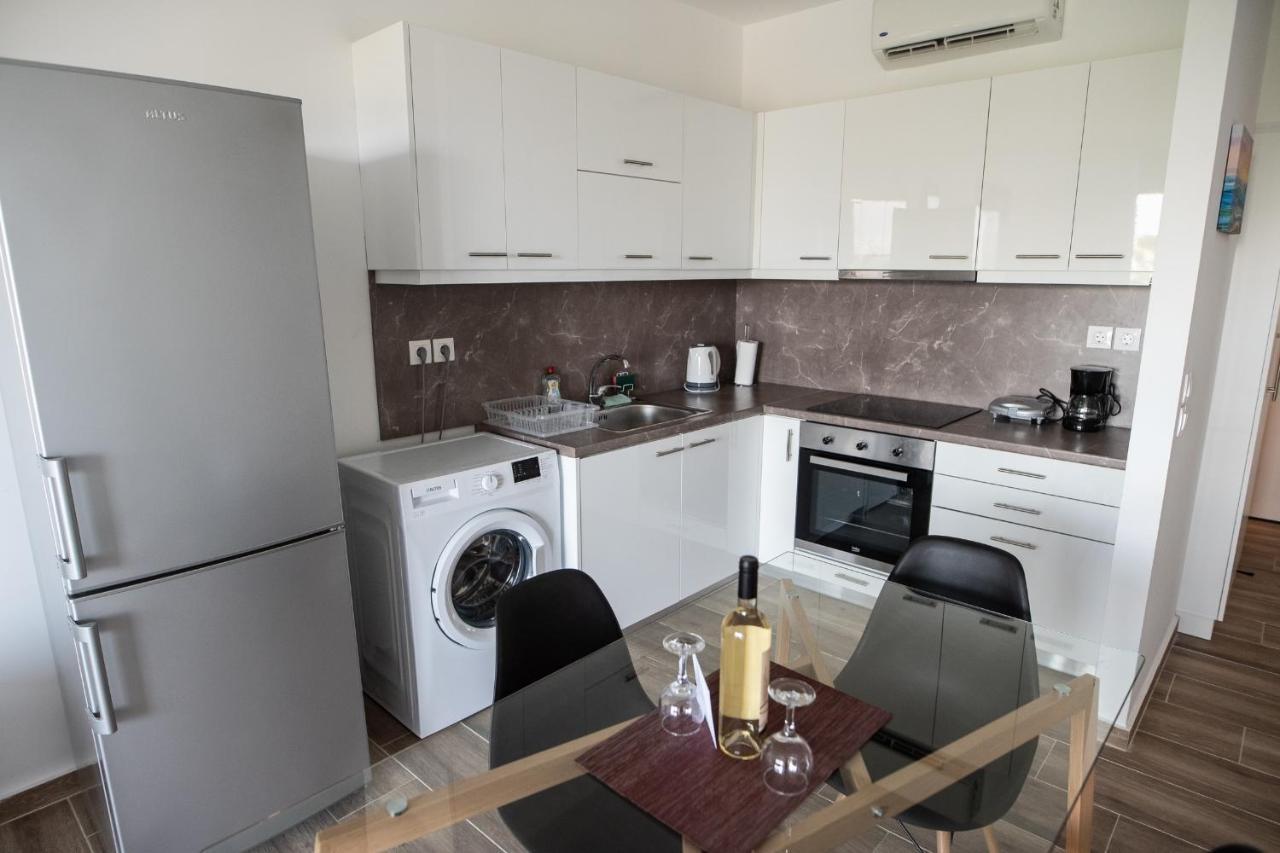 Cozy Apartment In Palaio Faliro With A Great View Athens Exterior photo